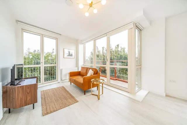 Three Pigeons House, W5, photo 2