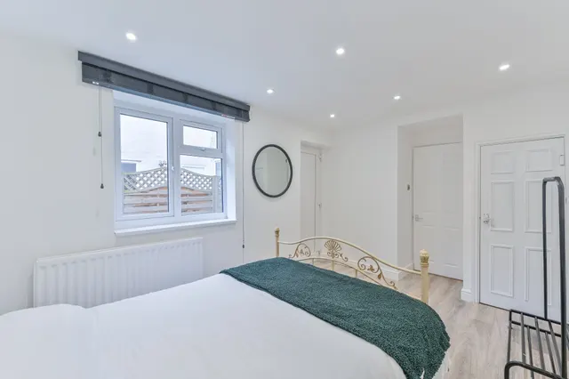 185c Southampton Way, London, photo 1