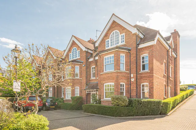 London, NW3, photo 1