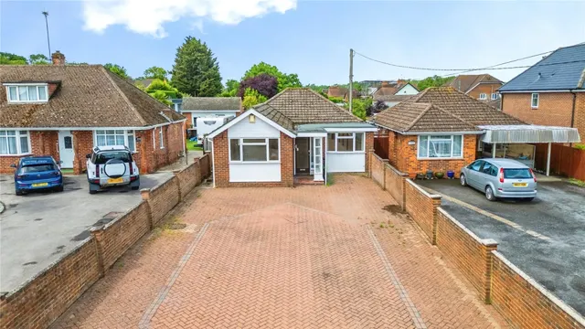 Basingstoke Road, Three Mile Cross, RG7, photo 1