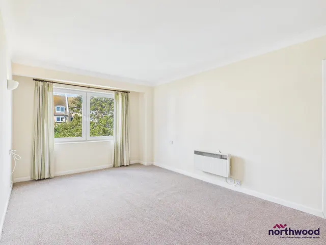 St Leonards Road, Upperton, BN21, photo 2