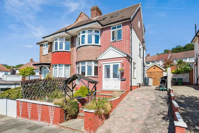 Heatherbank, Eltham, photo 1