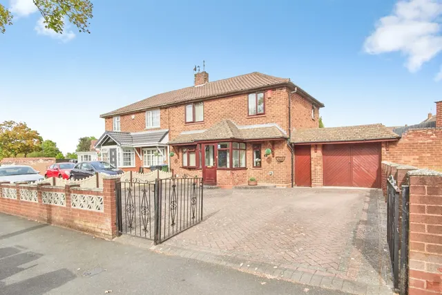 Denbigh Drive, West Bromwich, B71, photo 1