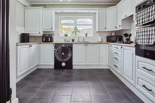 Denbigh Drive, West Bromwich, B71, photo 3
