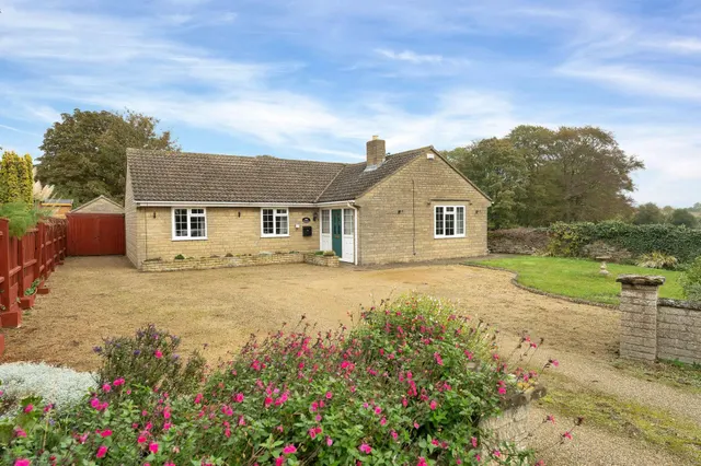 Bourne Road, Essendine, PE9, photo 1