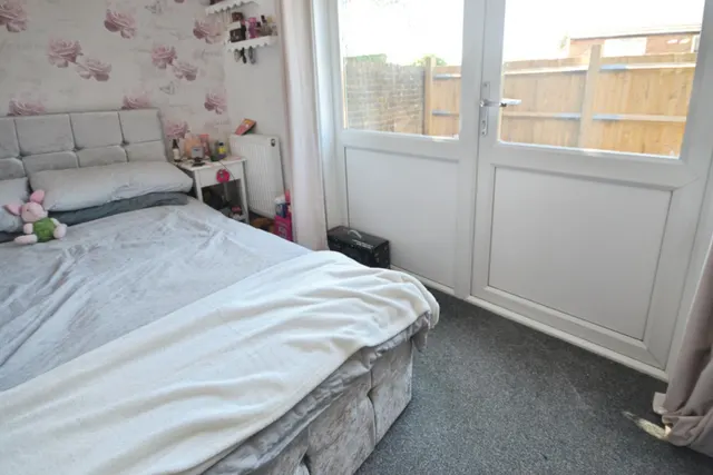 Swallowtail Road, Horsham, RH12, photo 2