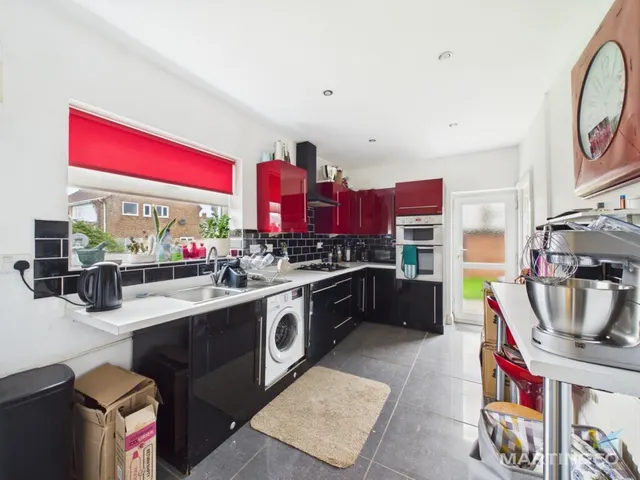 Moreton, Wirral, CH46, photo 3