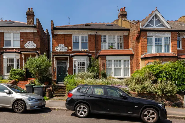 Dukes Avenue, N10