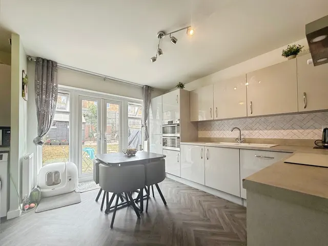 Photo 3 — Greenkeepers Avenue, Basingstoke, Hampshire, RG23 7PZ