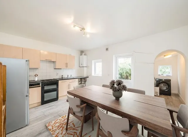 Photo 3 — Laurel Avenue, Twickenham, TW1