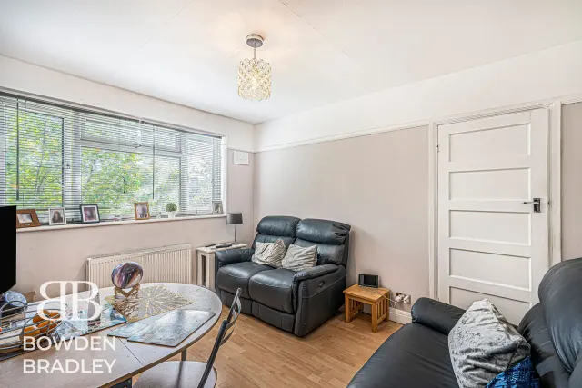 Dryden Close, Hainault, IG6, photo 3