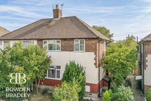 Dryden Close, Hainault, IG6, photo 1