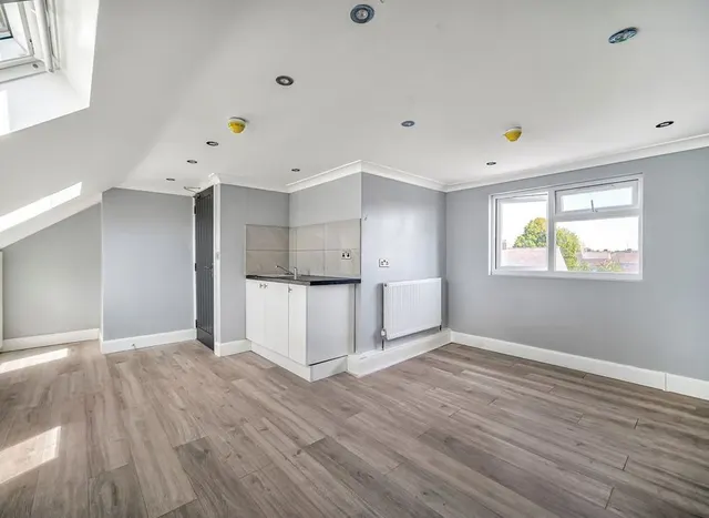 Photo 3 — Rushdene Close, Northolt, UB5