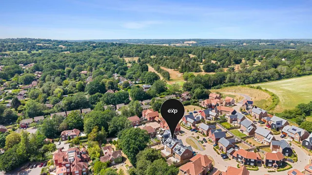 Town Wood Close, Lindfield, RH16, photo 2