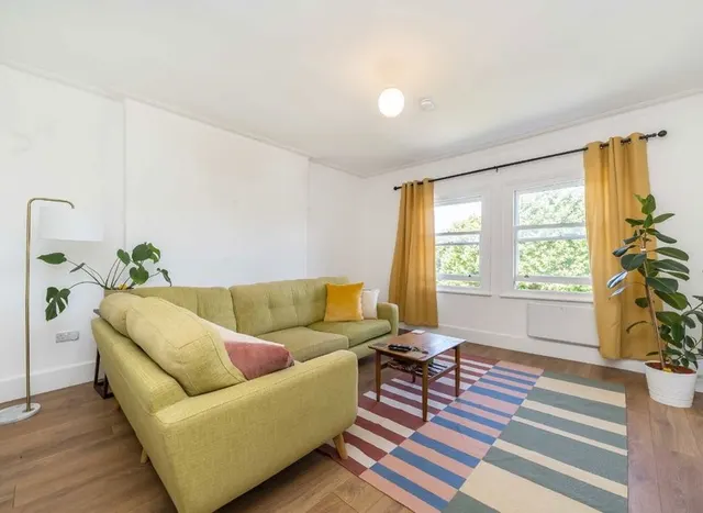 Photo 3 — Christchurch Avenue, Brondesbury Park, NW6