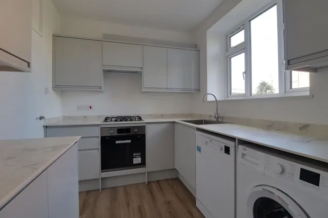 Jebb Avenue, London, SW2, photo 1