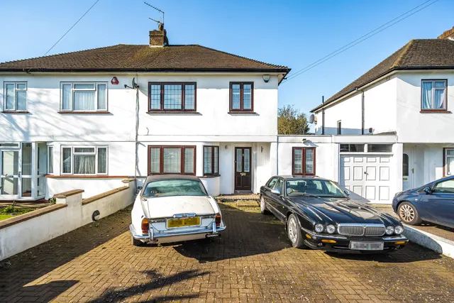 Chestnut Drive, Harrow, photo 1