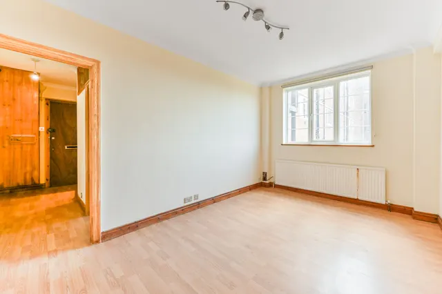 Photo 3 — 15 Sherborne Court, Elmers End Road, London
