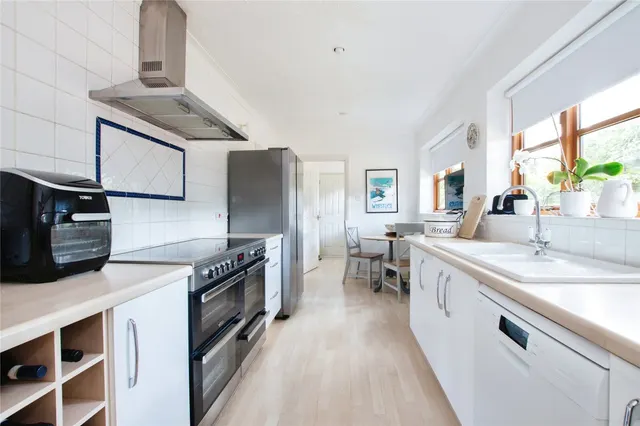 Whincroft Drive, Ferndown, BH22, photo 3