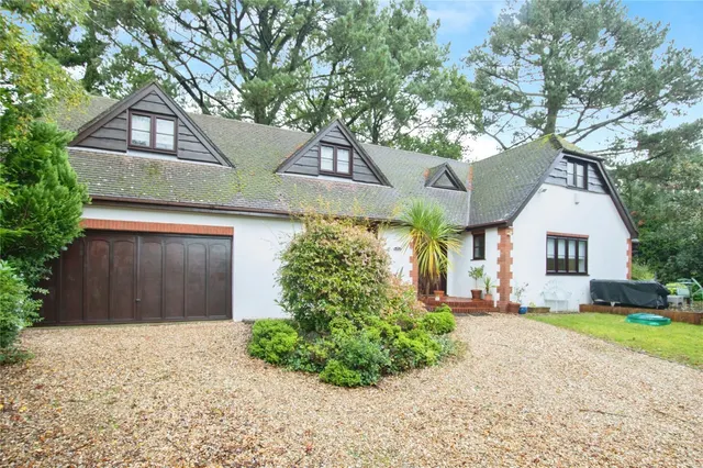 Whincroft Drive, Ferndown, BH22, photo 2