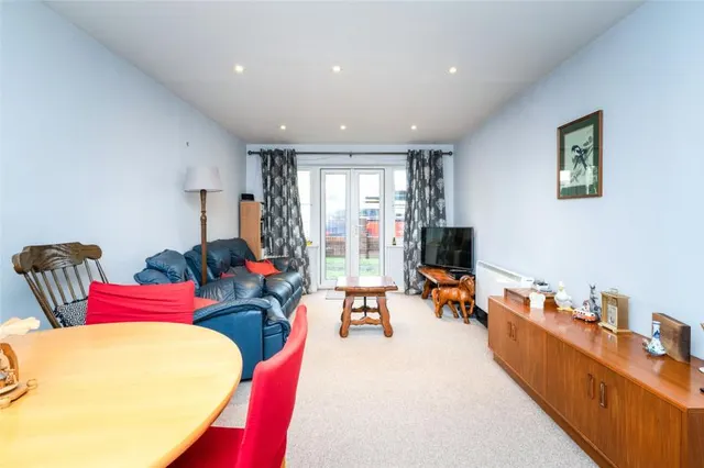 Walker Place, Hamble, SO31, photo 2