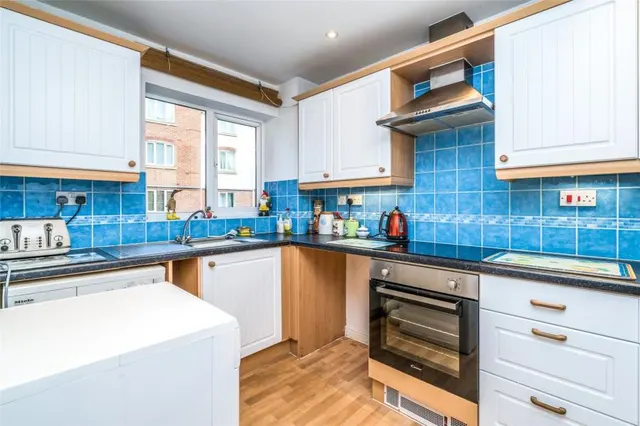 Walker Place, Hamble, SO31, photo 3