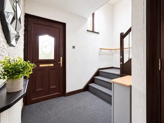 Avebury Close, Higher Croft, BB2, photo 2