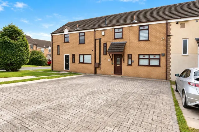 Avebury Close, Higher Croft, BB2, photo 1