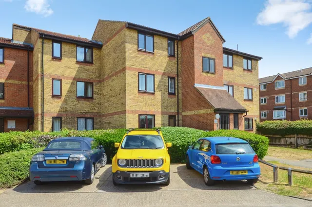 Photo 2 — Pioneer Way, Watford