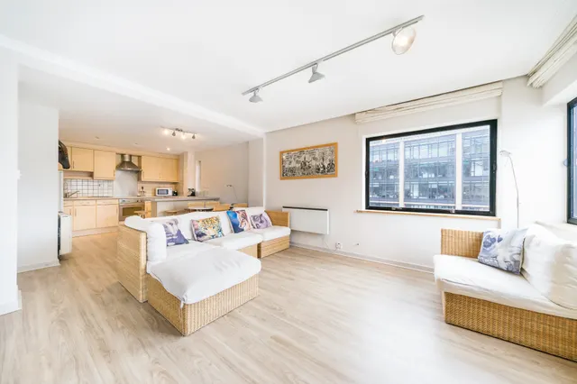 Upper Thames Street, London, EC4V, photo 1