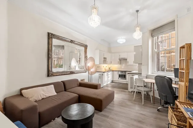 Hammersmith Road, London, W14, photo 2