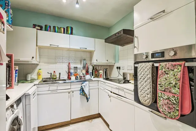 Broadwater Street East, BN14, photo 3