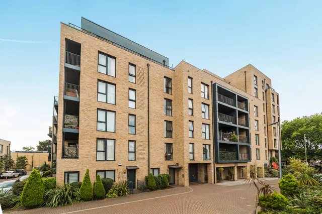 Photo 3 — Flat 36, Coleby House, 2 Woodley Crescent, London