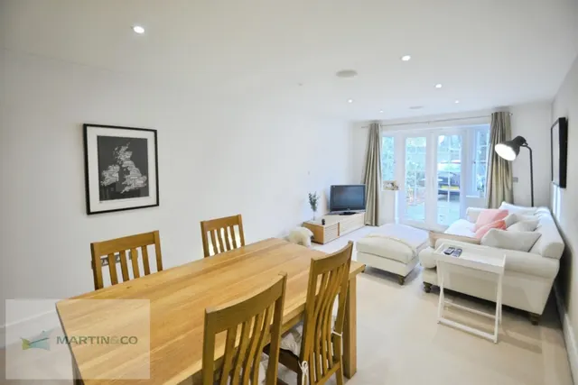 Woodham Place, KT15, photo 2
