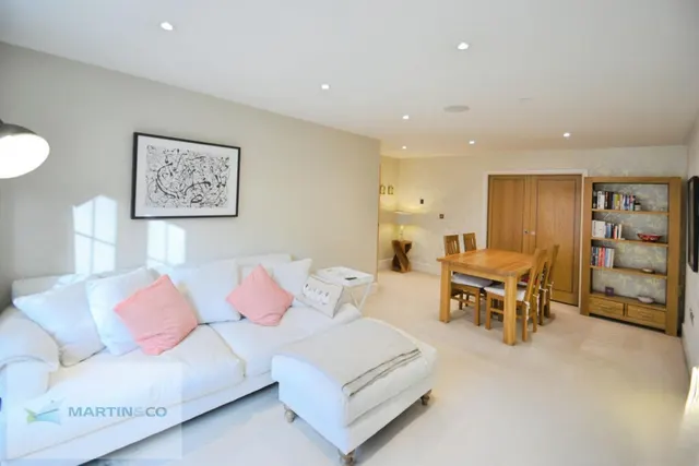 Woodham Place, KT15, photo 3