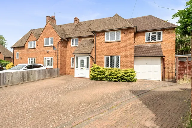 Hillside Close, Chalfont St. Peter, SL9, photo 1