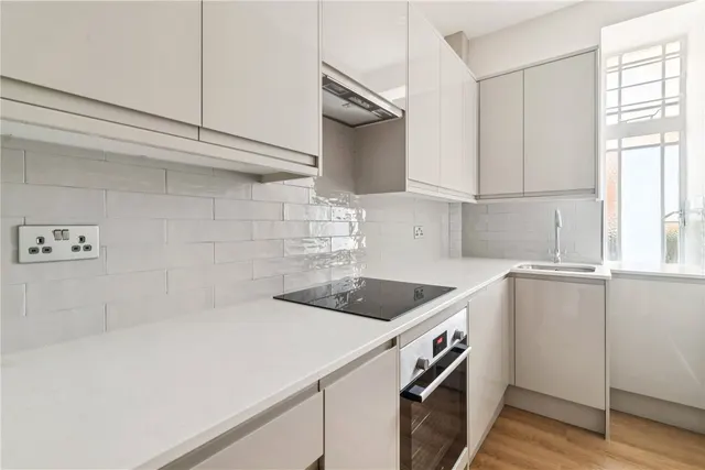 Arthur Court, Queensway, W2, photo 3
