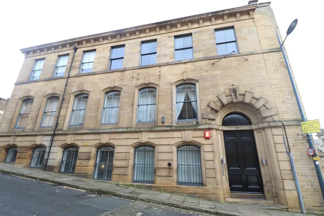 Burnett Street, Bradford, BD1, photo 1