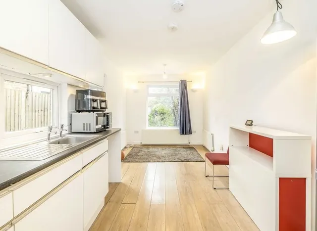 Whitehorse Lane, South Norwood, SE25, photo 2
