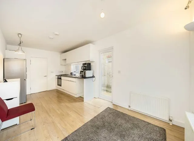 Whitehorse Lane, South Norwood, SE25, photo 1