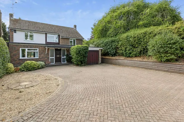 Bridgefield, Farnham, GU9, photo 1