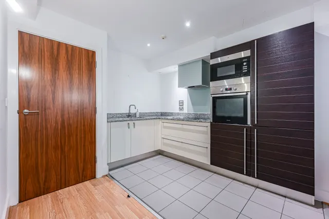Photo 3 — Flat 378 Building 22, Cadogan Road, London