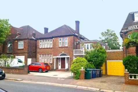 6 bedroom property — 6 bedroom Detached for sale