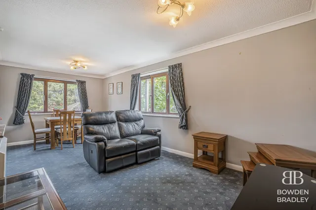 Photo 2 — Vienna Close, Clayhall, IG5