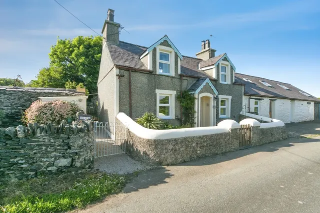 Newborough, Sir Ynys Mon, LL61, photo 2