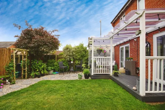 Photo 2 — Hickory Lane, Almondsbury, Bristol, BS32