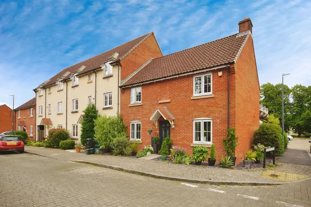Photo 3 — Hickory Lane, Almondsbury, Bristol, BS32