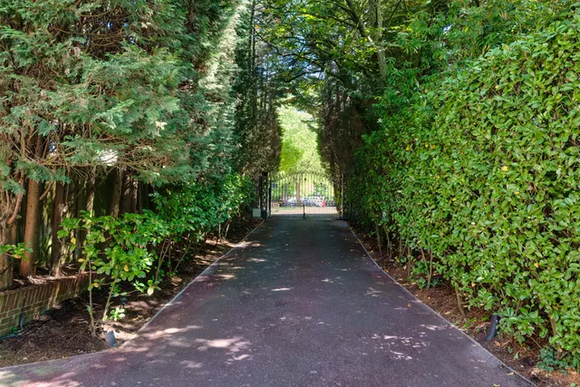 Photo 2 — Byron Drive, London, N2