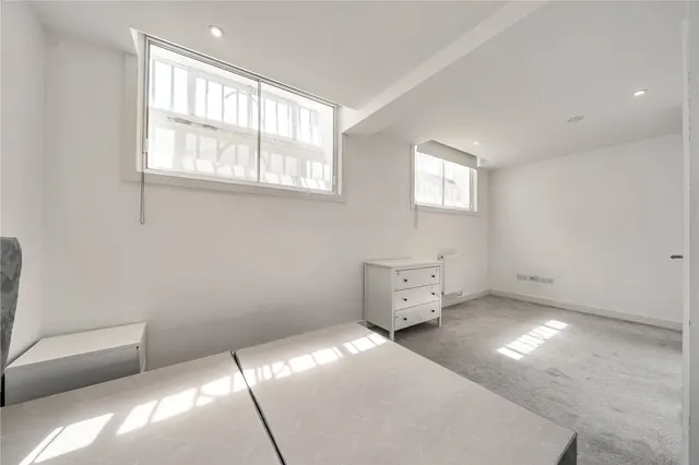Clyde Square, London, E14, photo 2