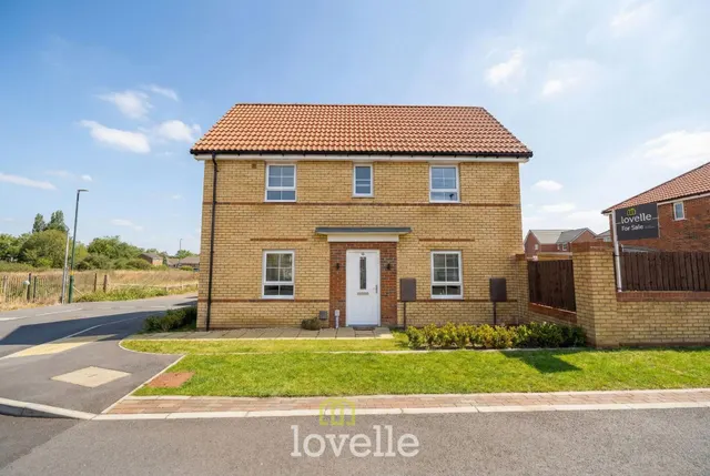 Binbrook Drive, New Waltham, DN36, photo 1